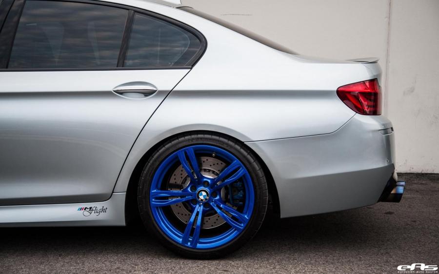 Детали экстерьера BMW M5 on Candy-Blue Wheels by EAS 2016 года  (фото 7 из 11)